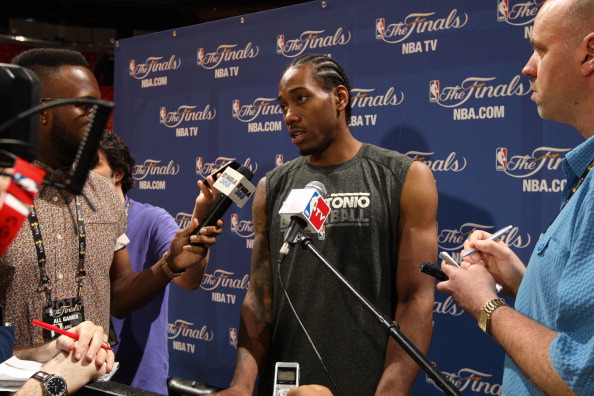 TA：利马传球出色&充满侵略性，他的回归可以丰富曼联打法（TA：利桑德罗传球犀利且富侵略性，复出有望丰富曼联战术）