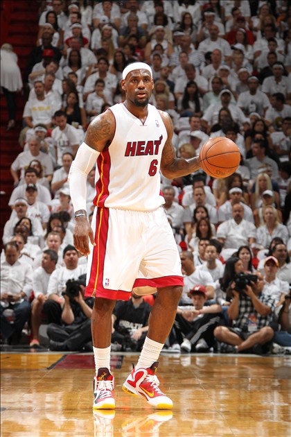 官方：那不勒斯中场安古伊萨当选意甲10月最佳球员（官宣：那不勒斯中场安古伊萨获评意甲十月最佳球员）