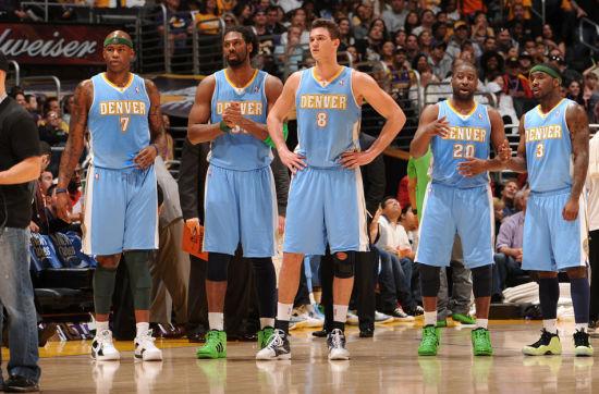 早报：拥有地表最强人类的从容感……怎么，你们没有吗？（早报：与地表最强人类同队的从容时刻……难道你们没有？）